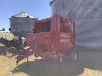 Main image New Holland 688